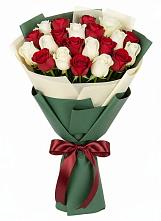 Букет Микс из красных и белых роз в Барановское