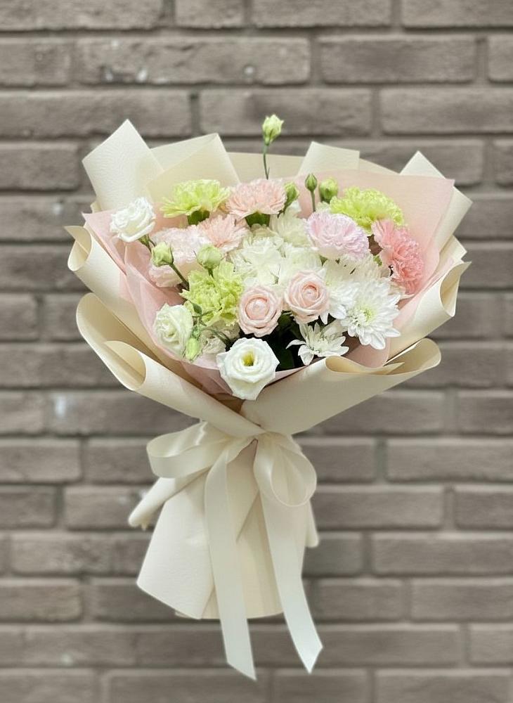 Букет цветов из: Гвоздики, Розы, Лизиантусы и Хризантемы в Барановское