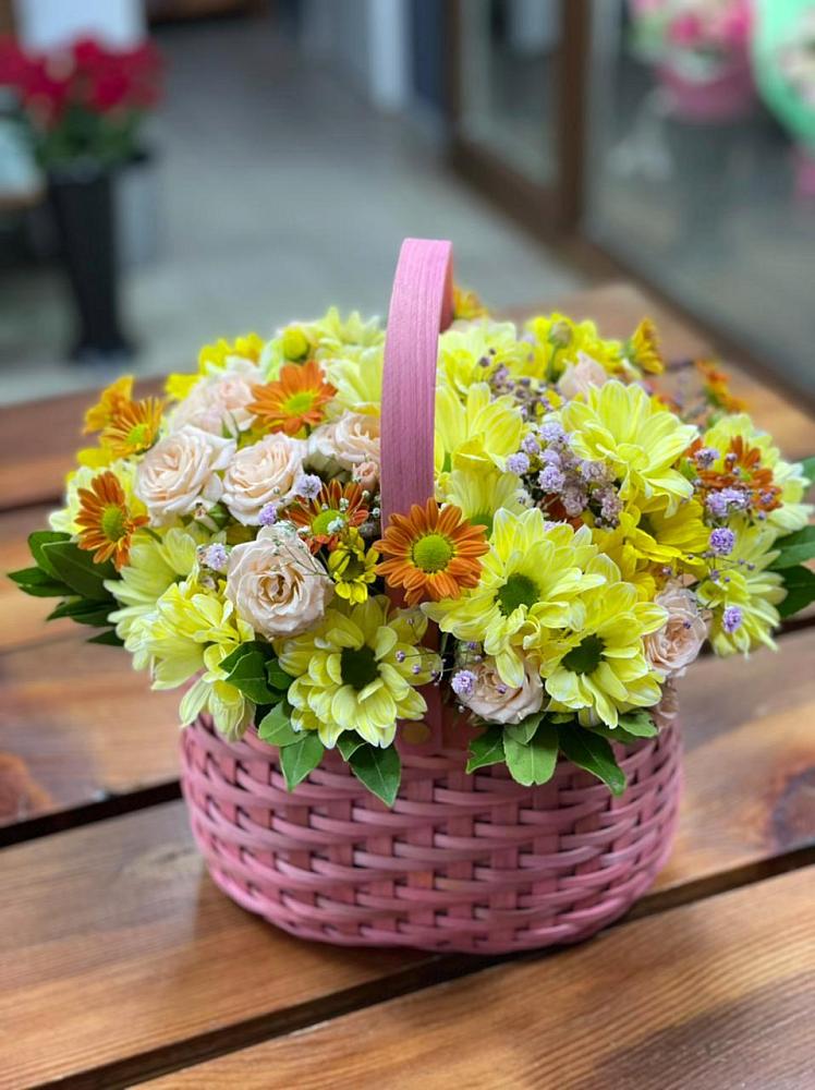 Цветочная композиция из Хризантемы и Розы в корзине в Барановское