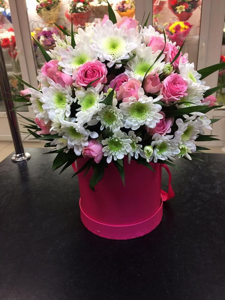 Цветочная композиция из Розы и Хризантемы в шляпной коробке в Барановское