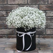 Цветочная композиция из Гипсофила в шляпной коробке в Барановское
