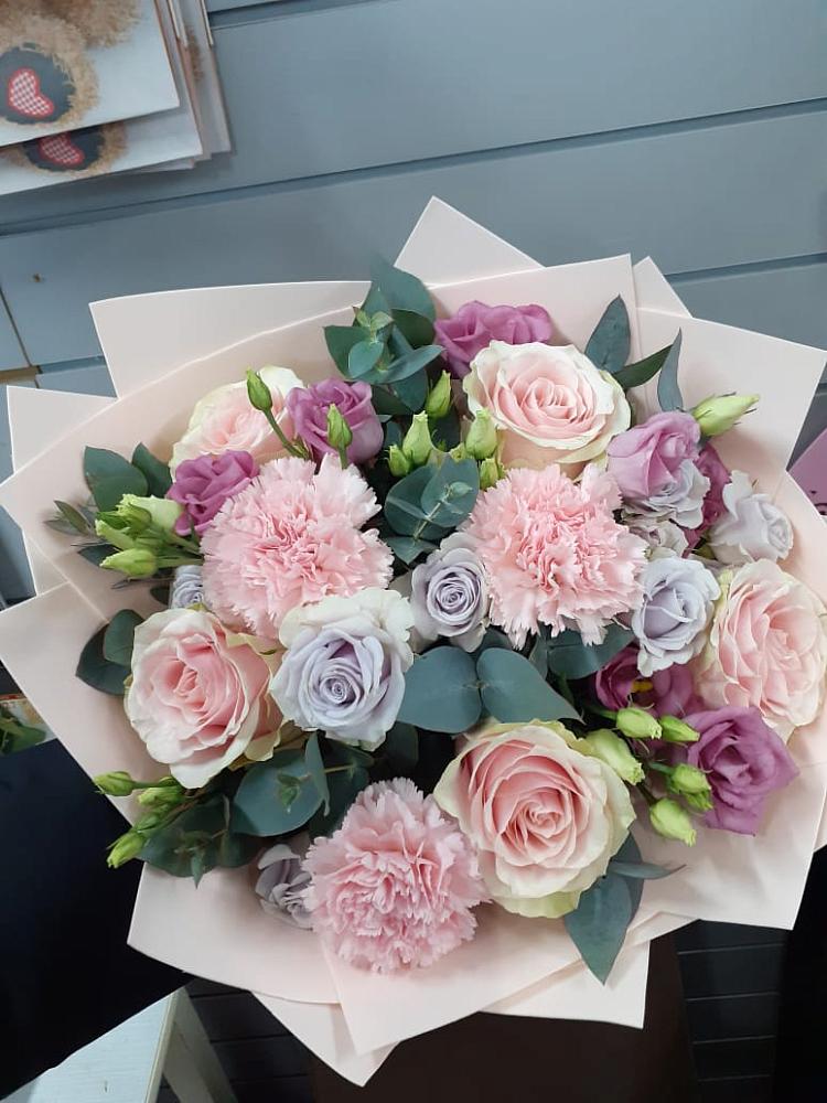 Букет цветов из: Розы, Гвоздики и Лизиантусы в Барановское