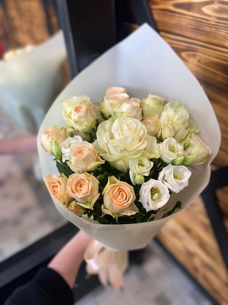 Букет цветов из: Розы и Лизиантусы в Барановское